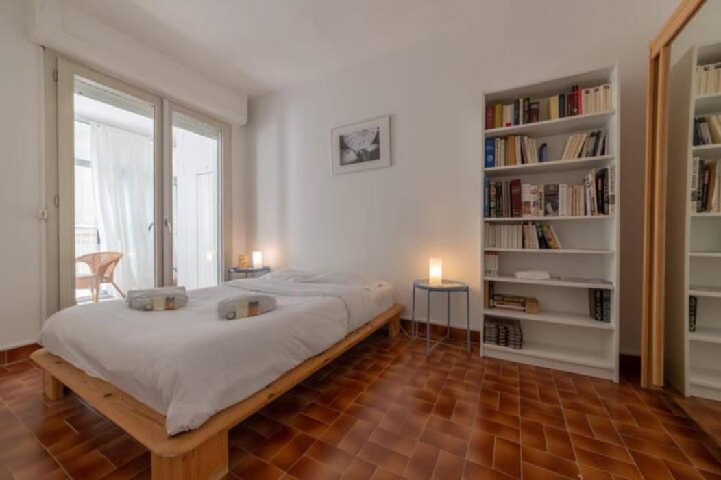 GRAND APPARTEMENT LUMINEUX POUR 2 à 4 PERSONNES A AVIGNON INTRA-MUROS WiFI GRATUIT Extérieur photo