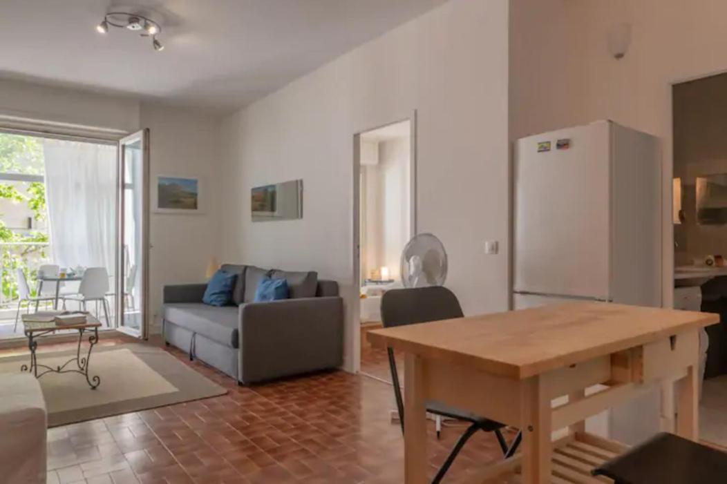 GRAND APPARTEMENT LUMINEUX POUR 2 à 4 PERSONNES A AVIGNON INTRA-MUROS WiFI GRATUIT Extérieur photo