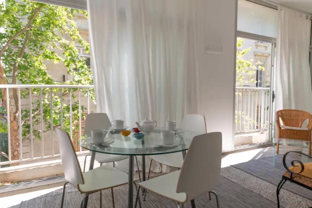 GRAND APPARTEMENT LUMINEUX POUR 2 à 4 PERSONNES A AVIGNON INTRA-MUROS WiFI GRATUIT Extérieur photo